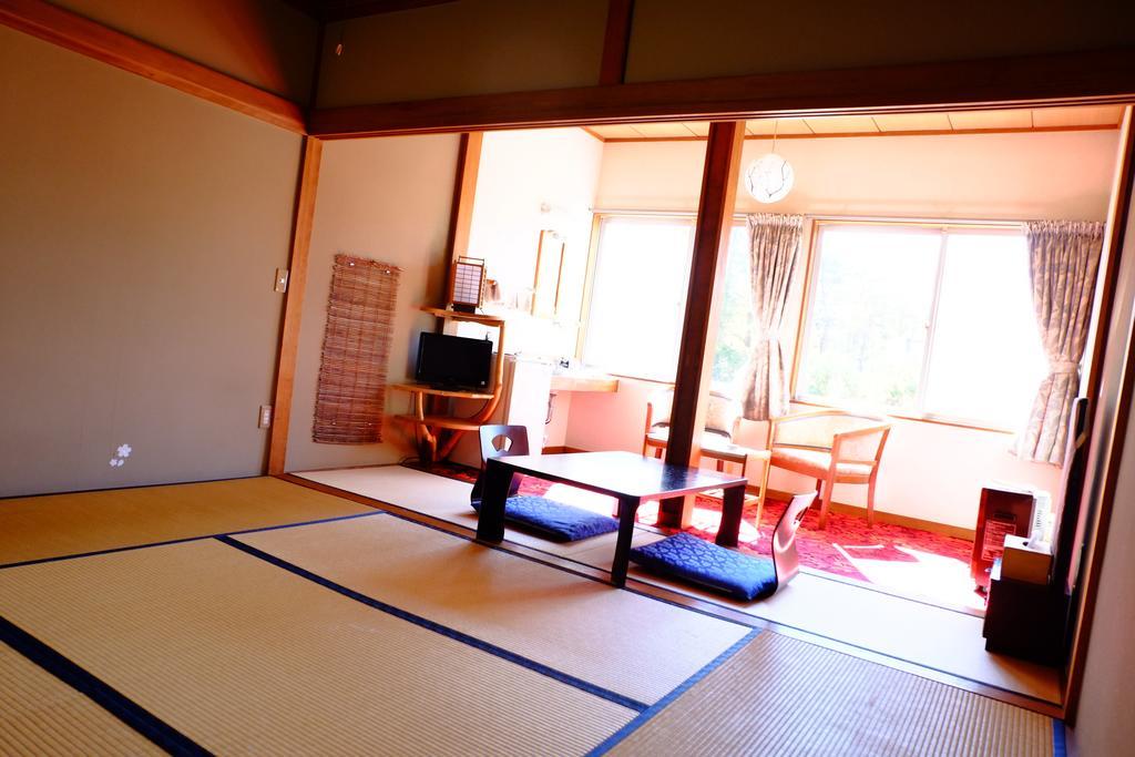 Ryokan Fujitomita Oshino Δωμάτιο φωτογραφία